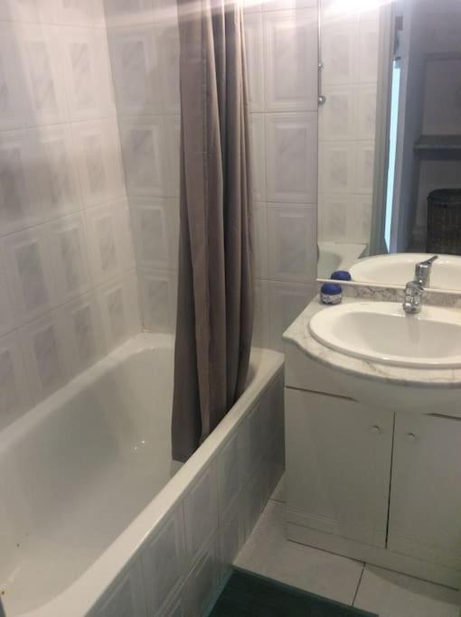 Jolie Petite Villa Climatisee Proche De La Mer Torreilles Luaran gambar